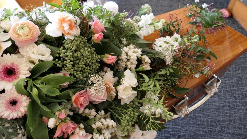 Kwiaty w salonie: inspiracje na piękne aranżacje z roślinami